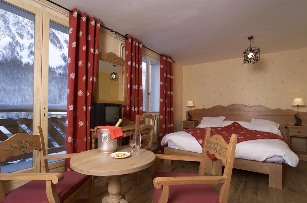 Hotel Les Agneaux Villar-dʼArène Zimmer foto